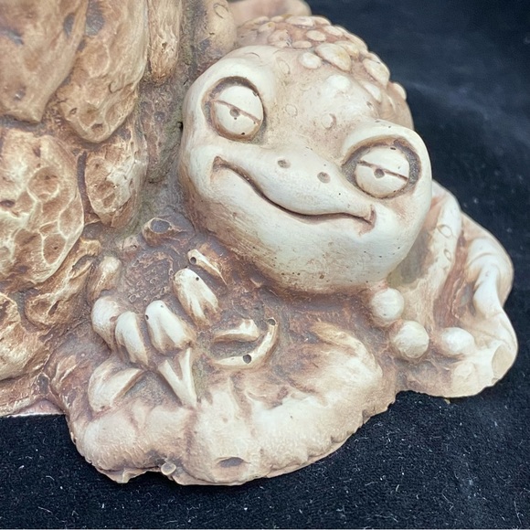 Set of 2, EUC/GUC Vintage 1984, Pompadour Frog & Tree Stump Small Planters - Picture 8 of 15